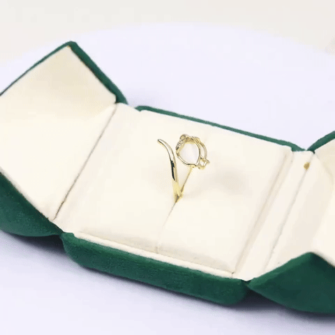 Anillo en forma de tulipán
